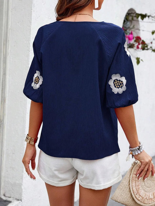 Long sleeved shirt design sense V-neck solid color loose top autumn shirt
