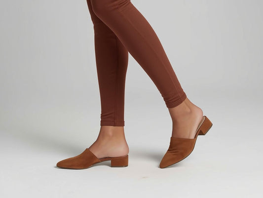 Brown Leggings & Suede Mules Are Fall 2025’s Athleisure Must-Have