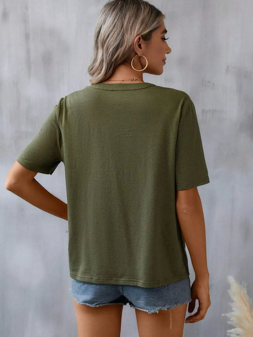 Embroidered Notched Short Sleeve T-Shirt 