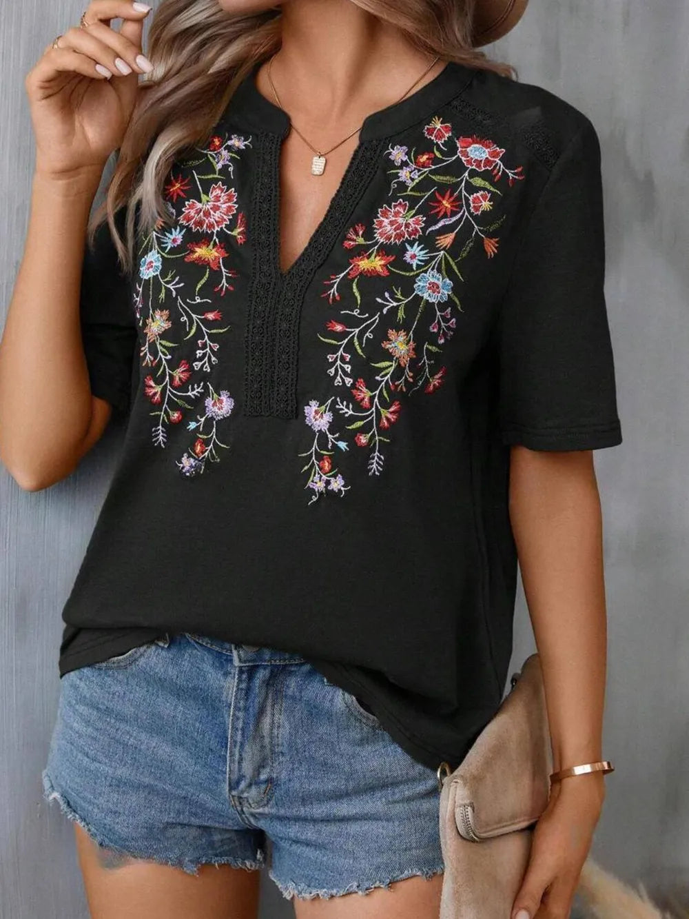 Embroidered Notched Short Sleeve T-Shirt 