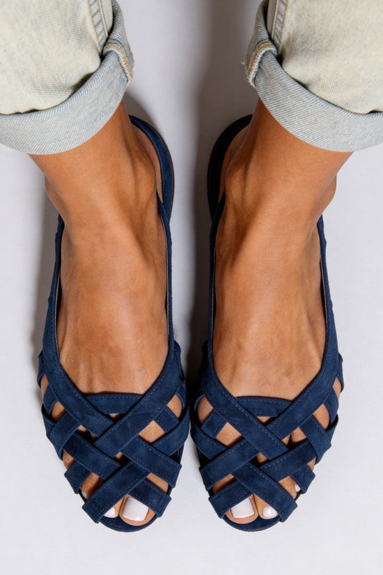 Flat bottomed hollow hole shoes anti slip beach sandals for women 