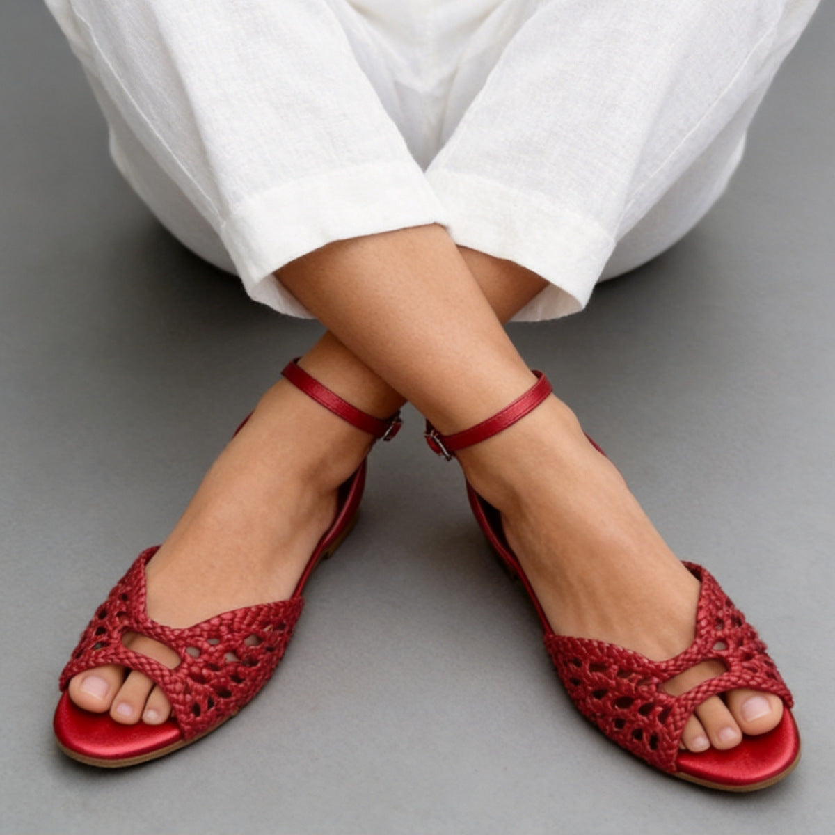 Artistic retro woven hollow flat bottomed women's summer French one-piece buckle sandals 