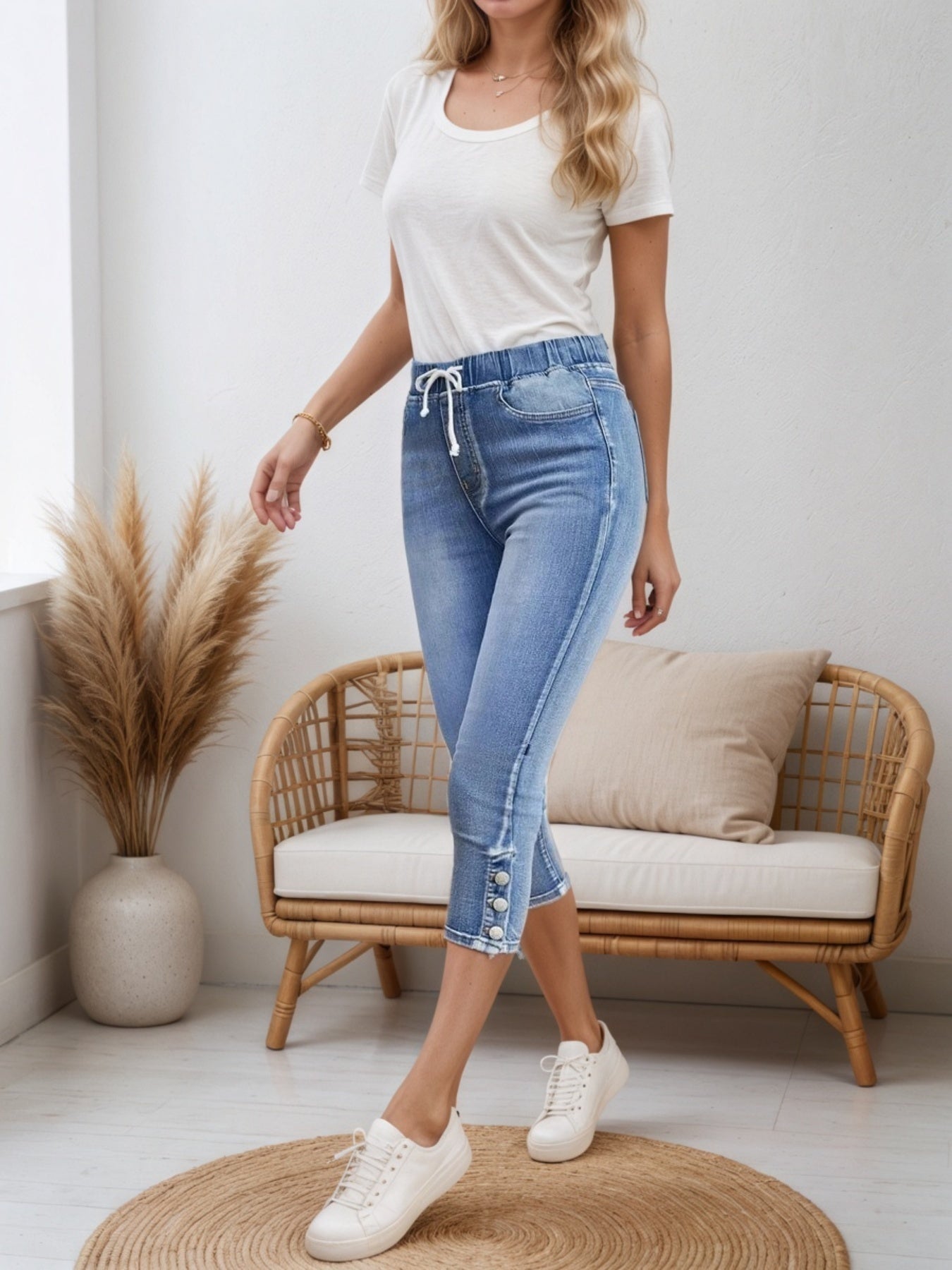 2025 New Women Chic Chic Denim Shorts, Drawstring Closed And Split Button Hem, Comfortable Fabric, Suitable For All Kinds Of Wear, Spring And Summer Women's Wear CJ US