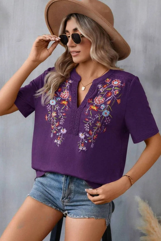 Embroidered Notched Short Sleeve T-Shirt 