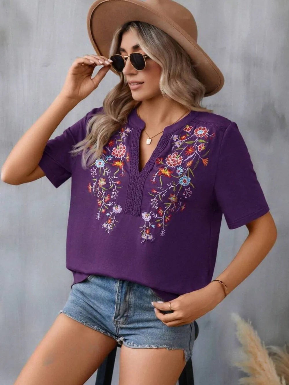 Embroidered Notched Short Sleeve T-Shirt 