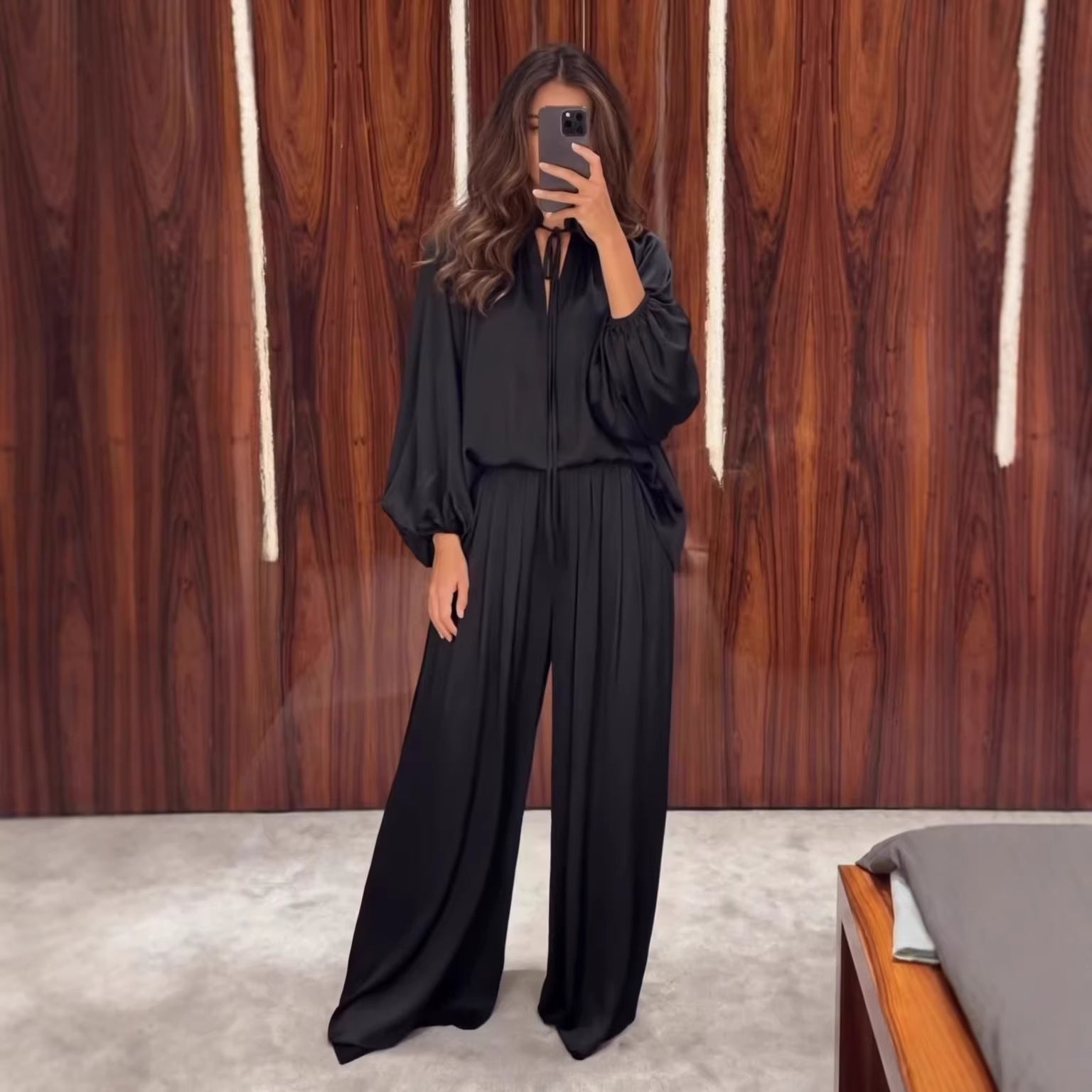 Solid color V-neck lace up loose pants set for women 