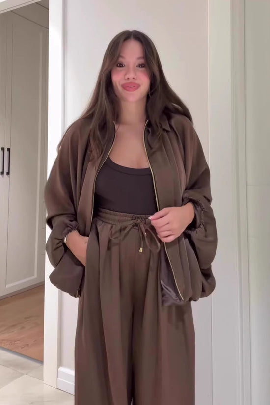 Flip collar long sleeved jacket and long pants 2-piece set 