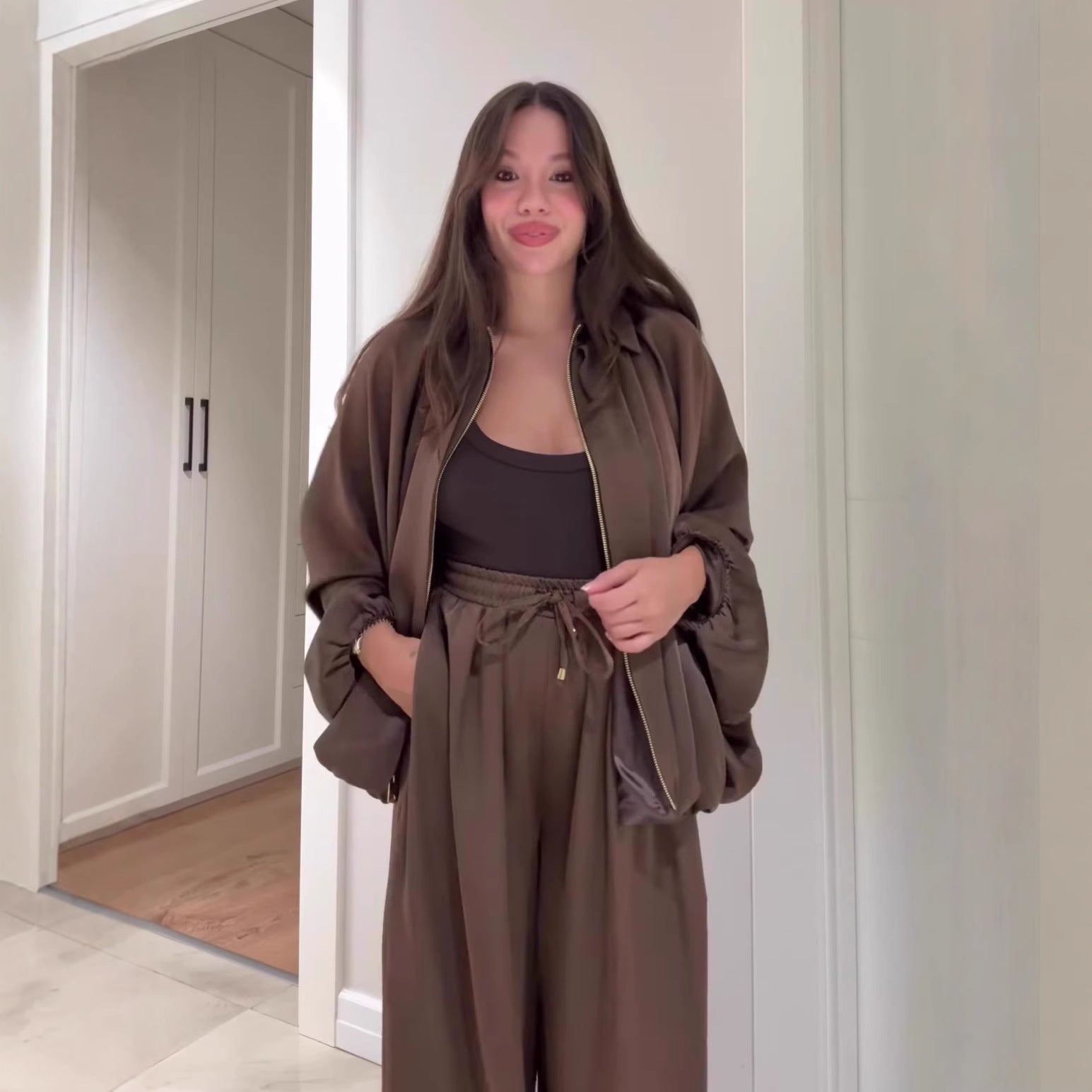 Flip collar long sleeved jacket and long pants 2-piece set 