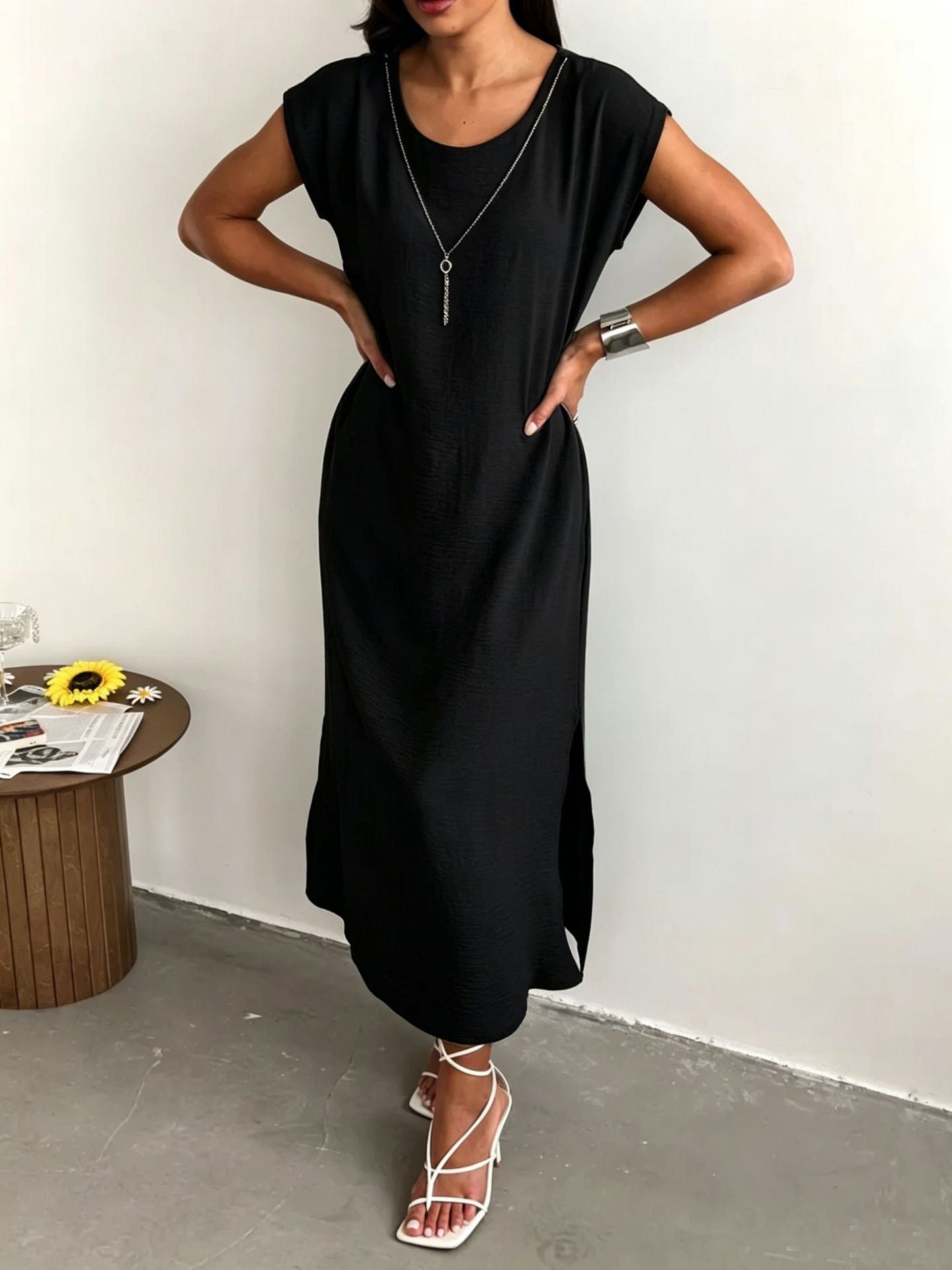Sleeveless slim fit dress for women
