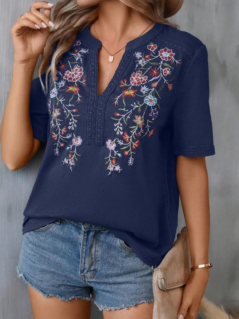 Embroidered Notched Short Sleeve T-Shirt 