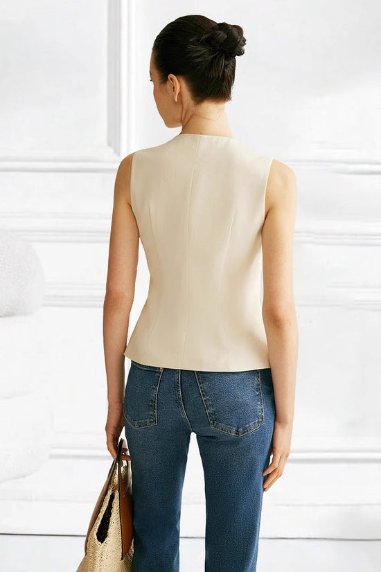 Solid color sleeveless top 