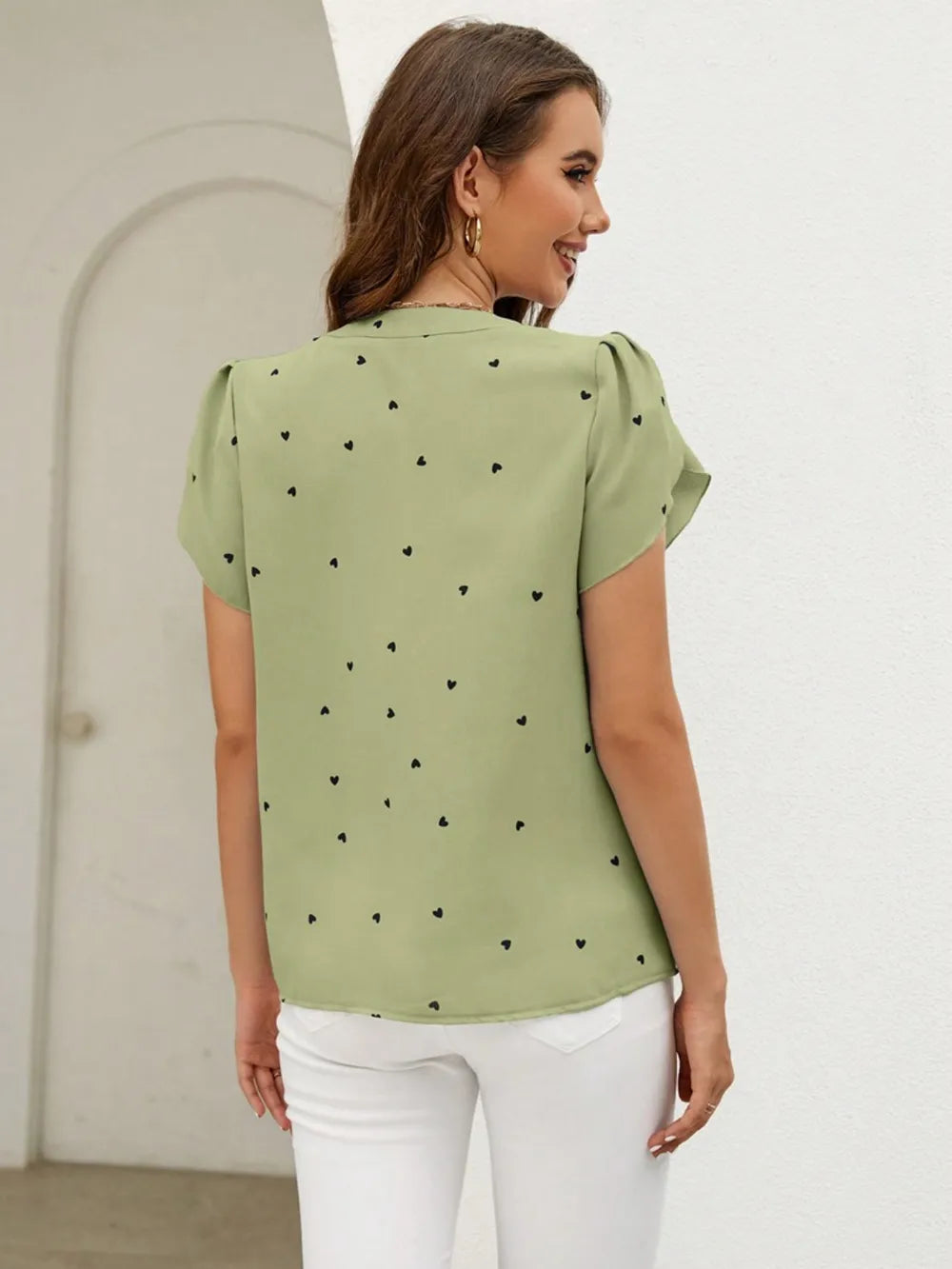 V-neck heart-shaped petal sleeve shirt with elegant women's top 