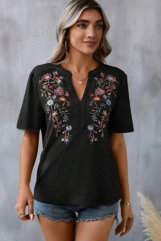 Embroidered Notched Short Sleeve T-Shirt 
