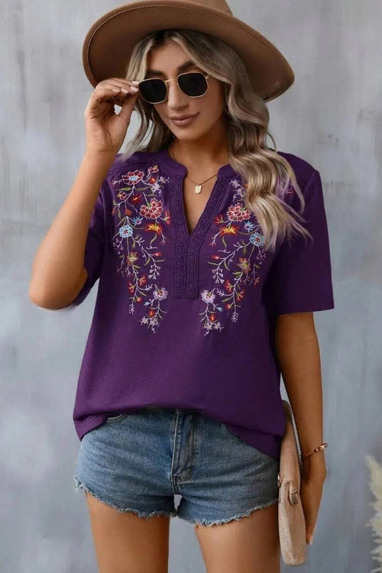 Embroidered Notched Short Sleeve T-Shirt 
