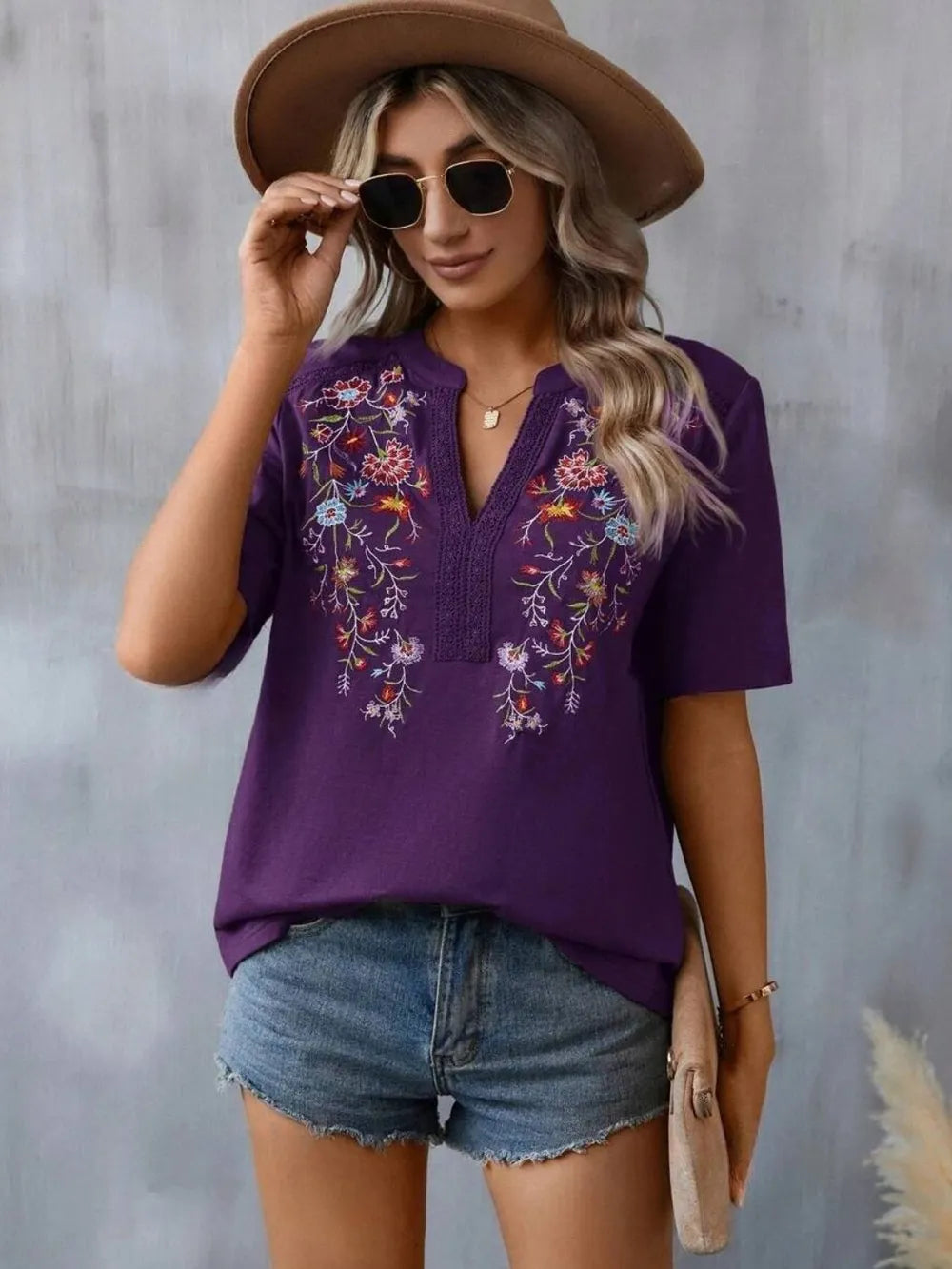 Embroidered Notched Short Sleeve T-Shirt 