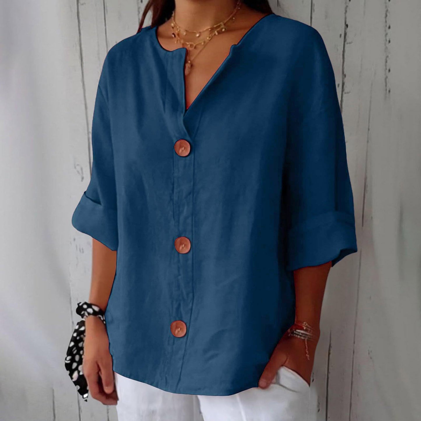 Women's V-neck cotton and linen buttoned blouse 