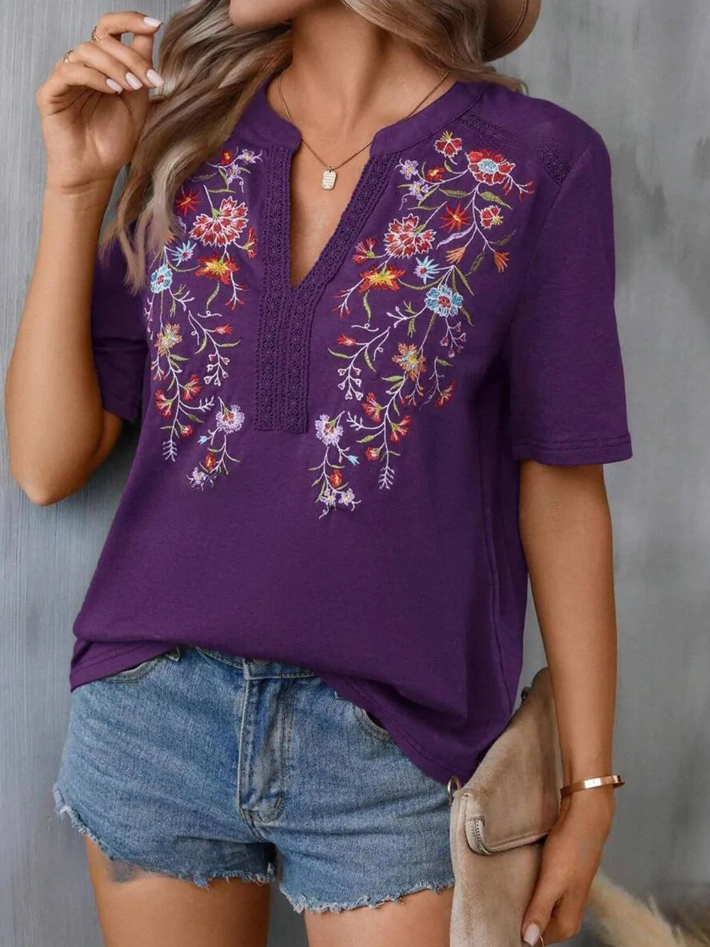Embroidered Notched Short Sleeve T-Shirt 