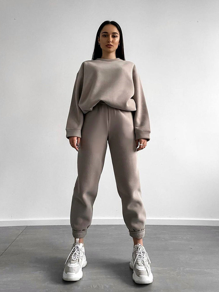 Fashionable Loose-fit Crewneck Sweatshirt With Long Sleeves And Casual Athletic Pants 