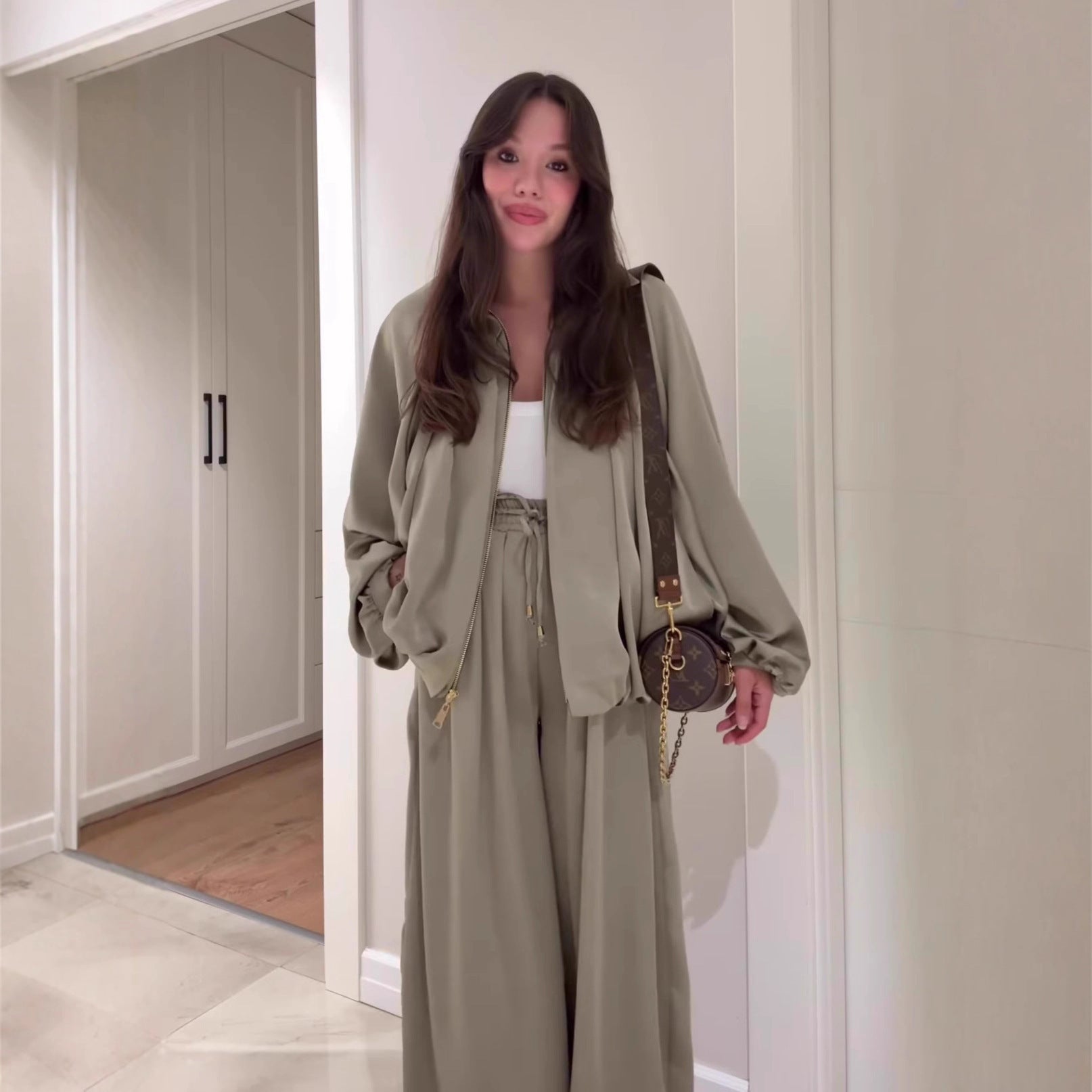 Flip collar long sleeved jacket and long pants 2-piece set 