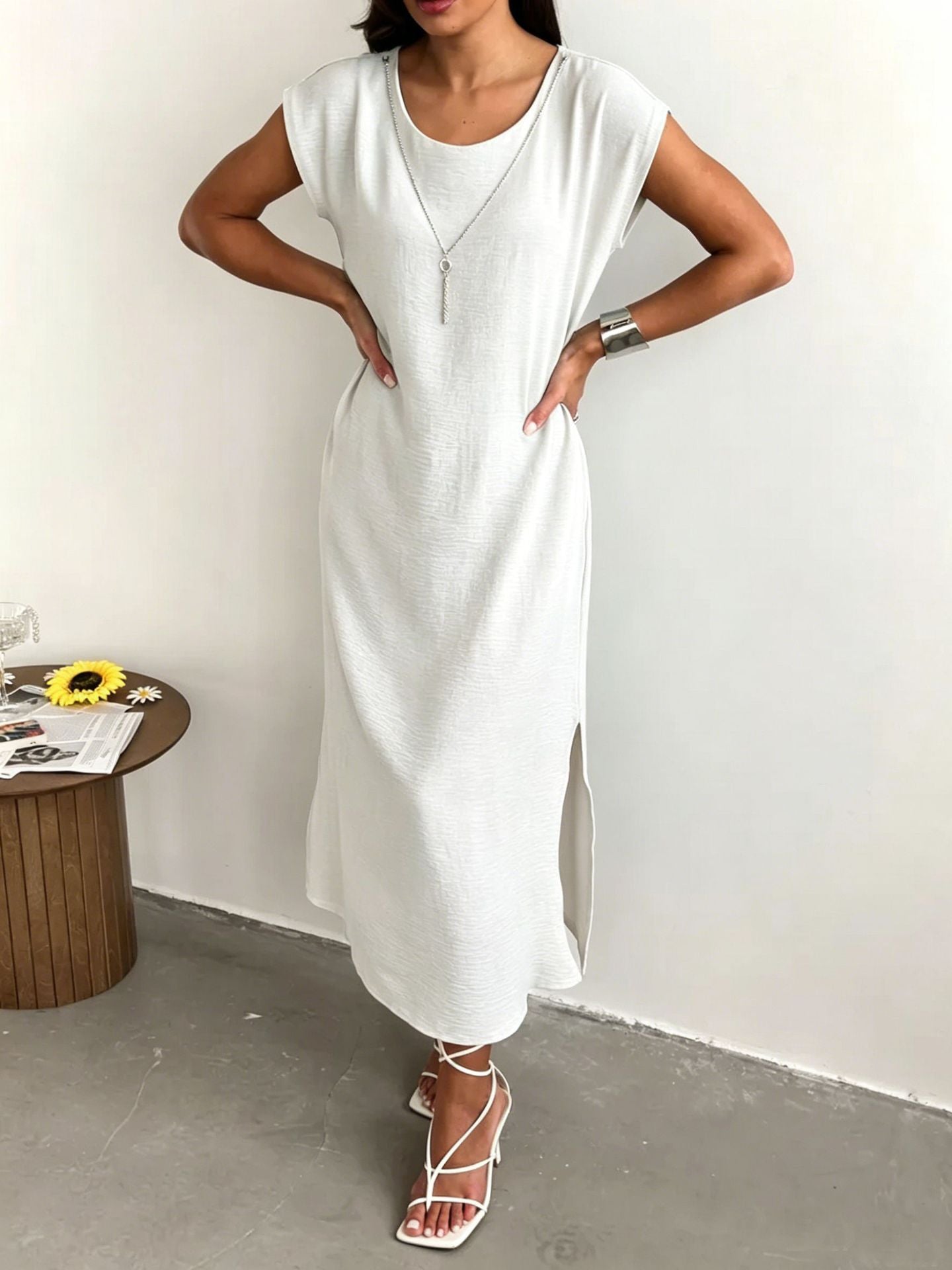 Sleeveless slim fit dress for women