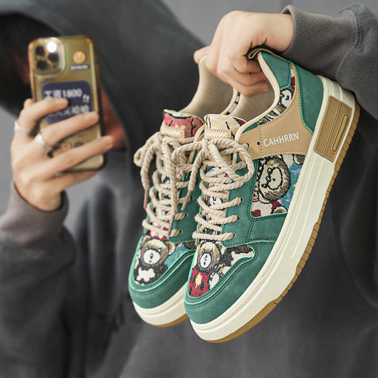 Cute little bear sneakers for students, low cut sports men's shoes, Harajuku style casual lace up color blocked thick soled shoes 