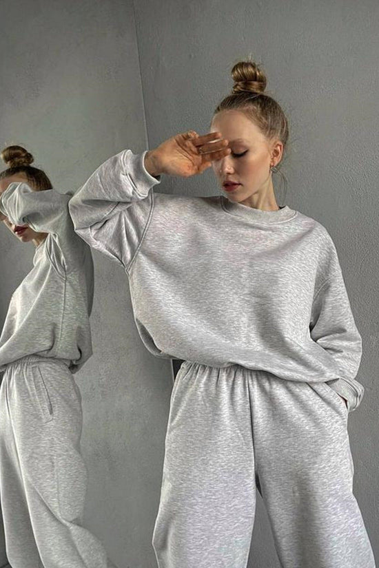 Fashionable Loose-fit Crewneck Sweatshirt With Long Sleeves And Casual Athletic Pants 