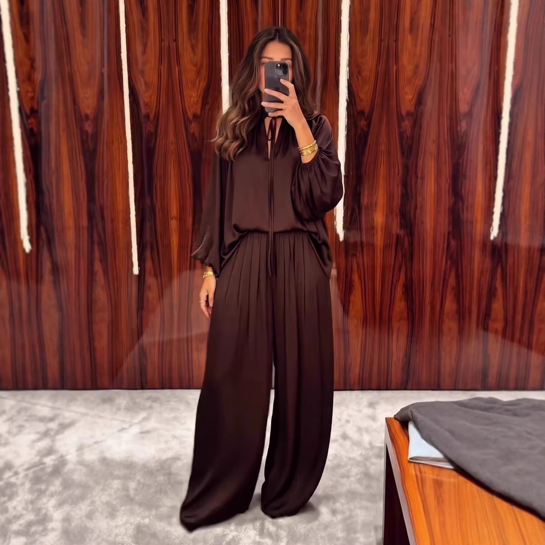 Solid color V-neck lace up loose pants set for women 