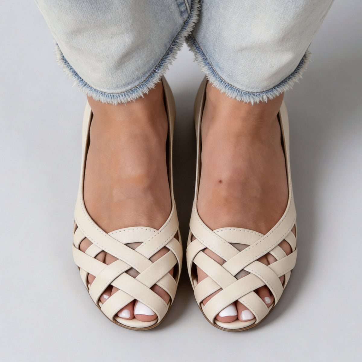 Flat bottomed hollow hole shoes anti slip beach sandals for women 