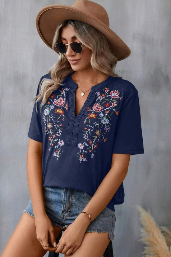 Embroidered Notched Short Sleeve T-Shirt 