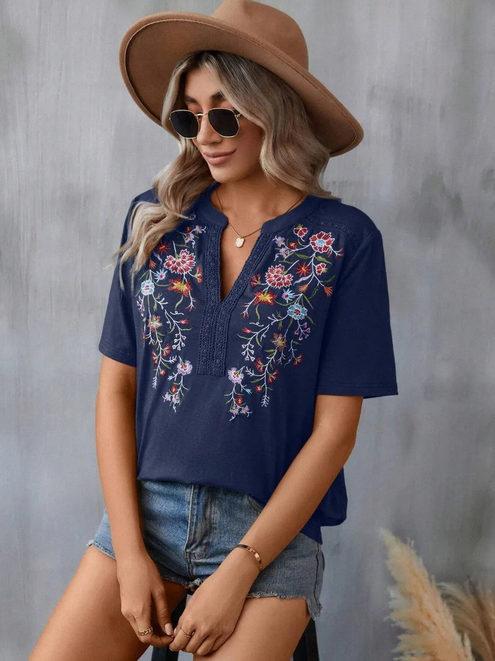 Embroidered Notched Short Sleeve T-Shirt 