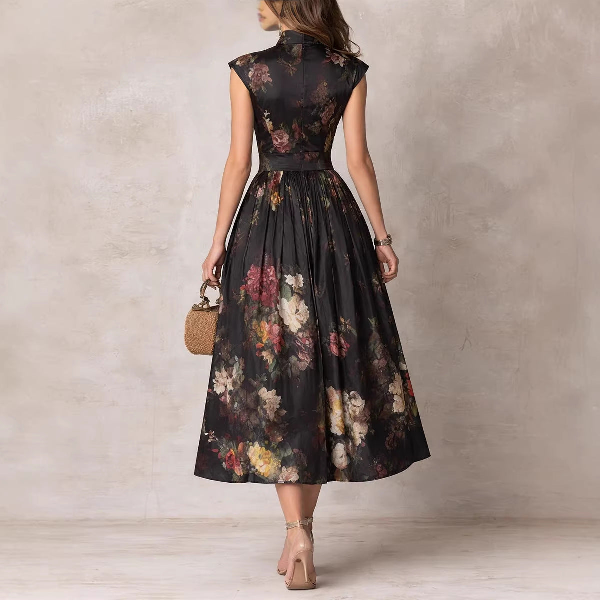 Sleeveless black digital printed long skirt 