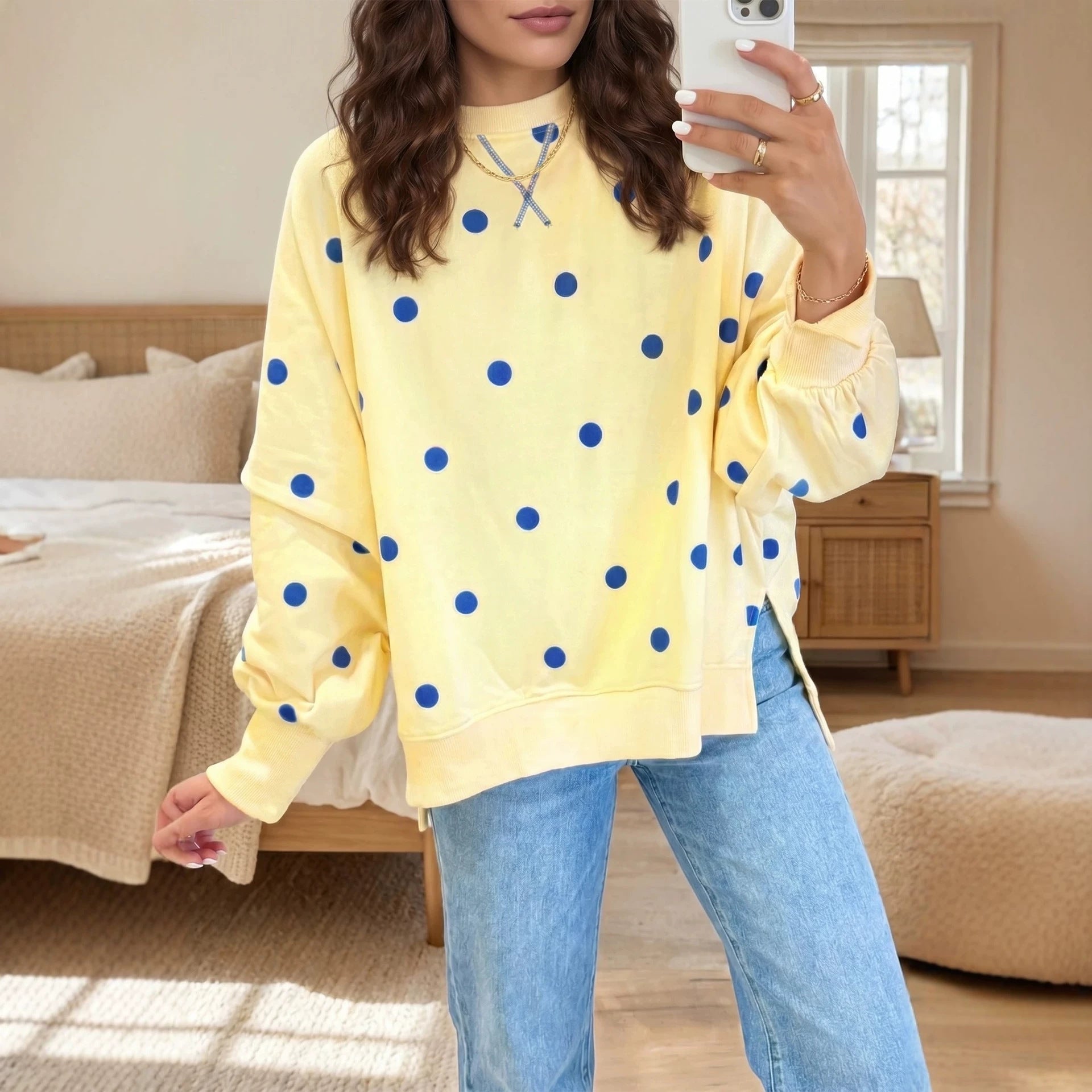 Women's loose hoodie with polka dot print and contrasting colors 