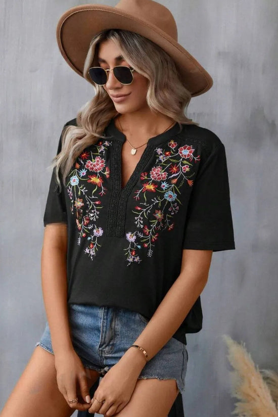 Embroidered Notched Short Sleeve T-Shirt 