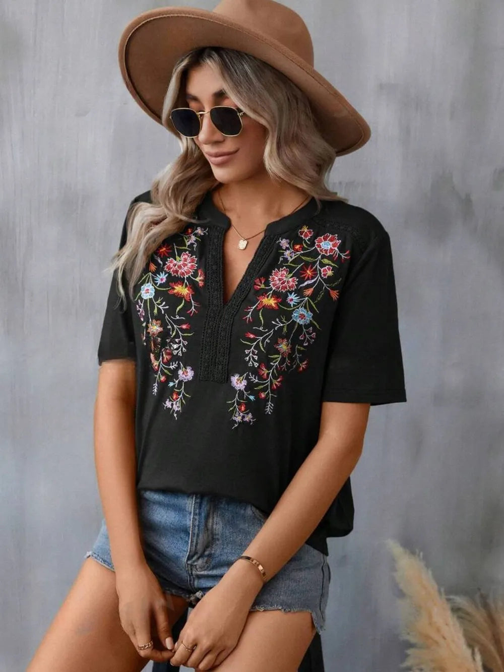 Embroidered Notched Short Sleeve T-Shirt 