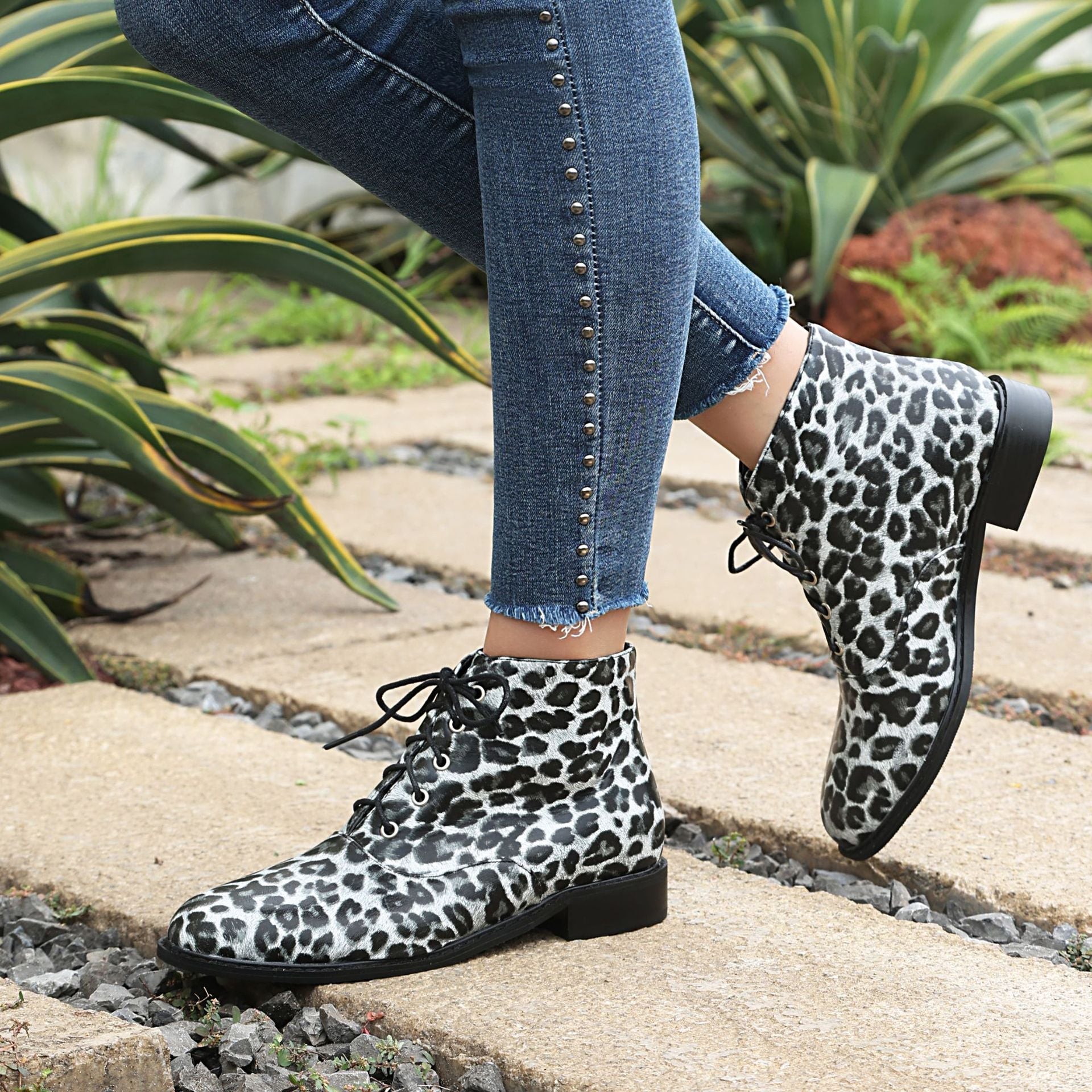 Autumn/winter casual low heel leopard print  extra large size lace-up low-cut Martin boots Made to order, ships in 7 days 