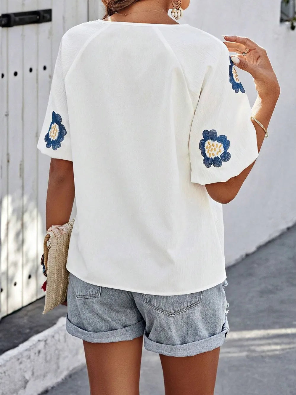 Long sleeved shirt design sense V-neck solid color loose top autumn shirt 