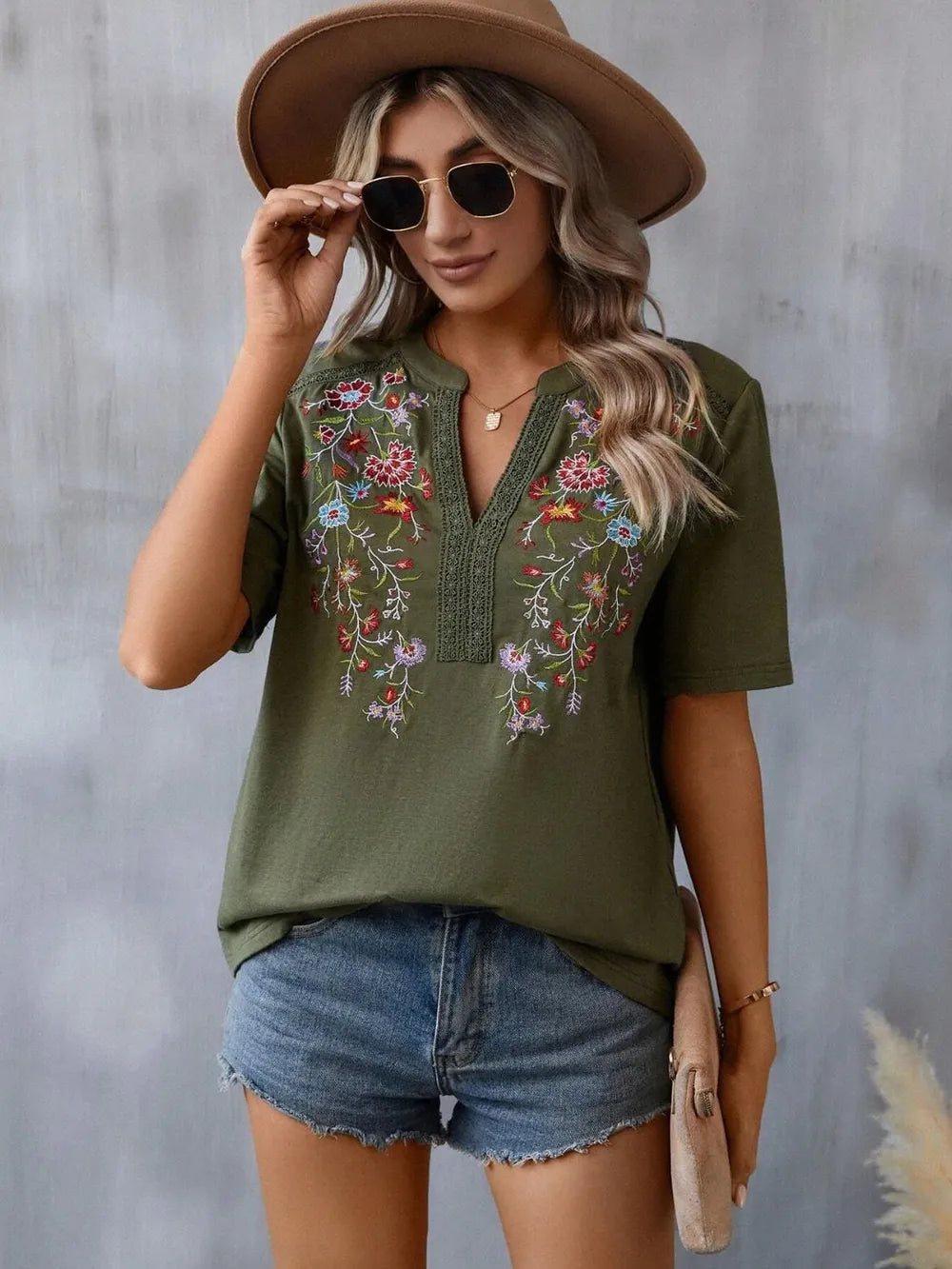 Embroidered Notched Short Sleeve T-Shirt 