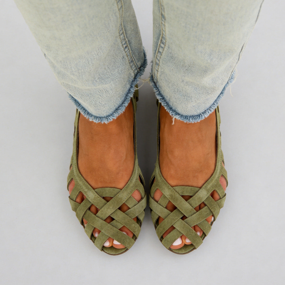 Flat bottomed hollow hole shoes anti slip beach sandals for women 