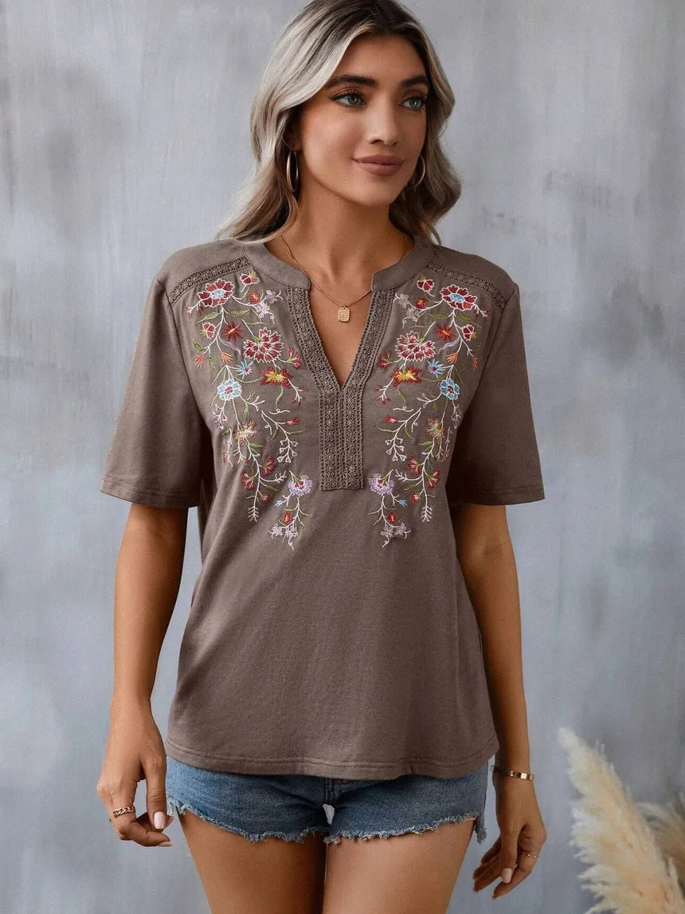 Embroidered Notched Short Sleeve T-Shirt 