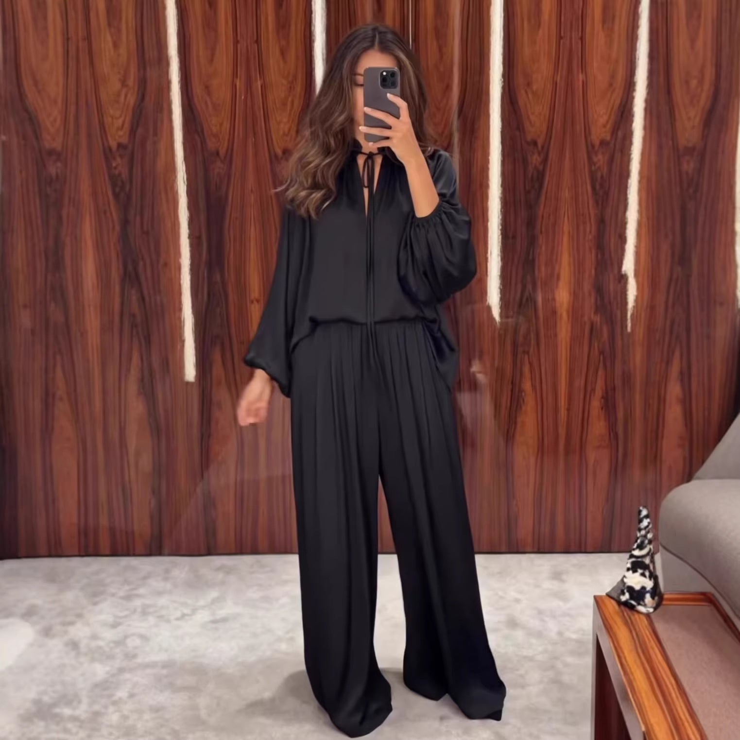 Solid color V-neck lace up loose pants set for women 