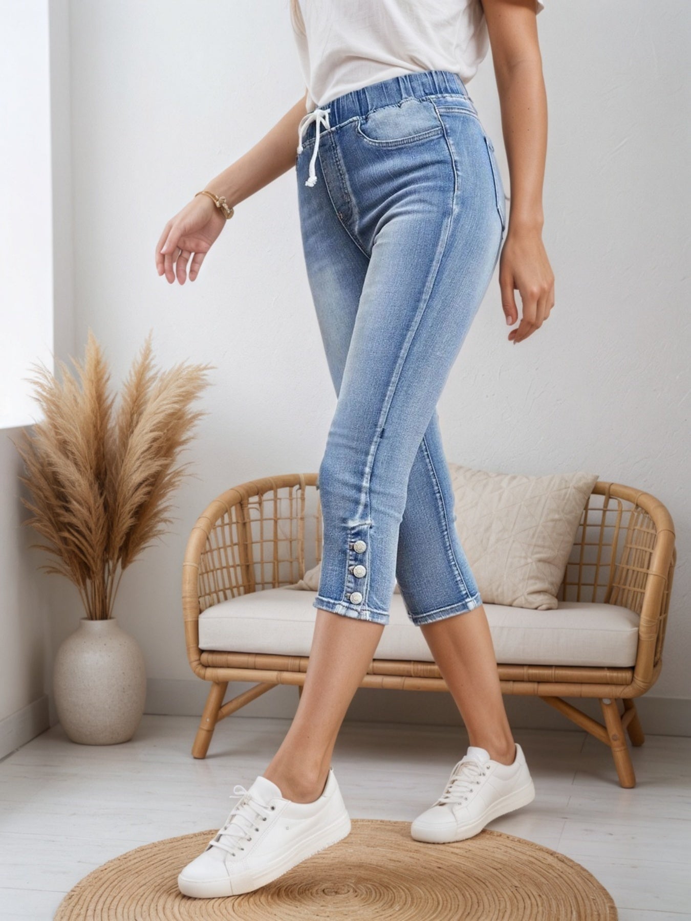 2025 New Women Chic Chic Denim Shorts, Drawstring Closed And Split Button Hem, Comfortable Fabric, Suitable For All Kinds Of Wear, Spring And Summer Women's Wear CJ US