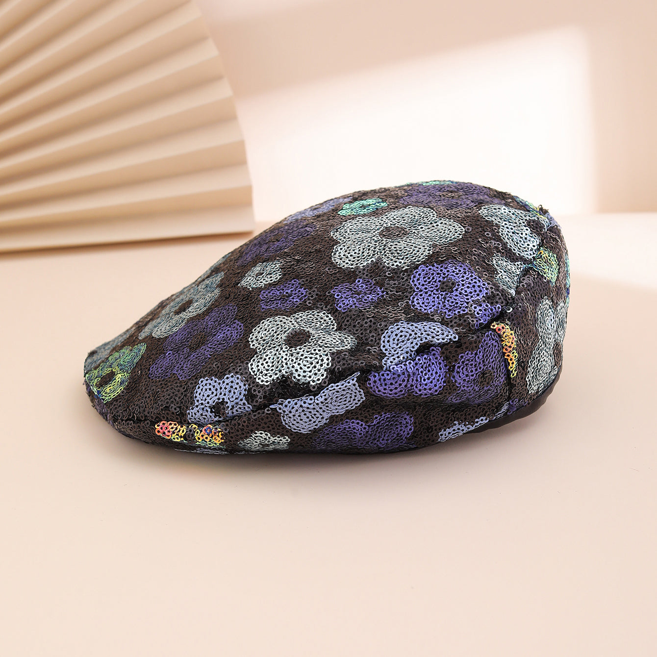 European And American Trendy Fashion Small Sequin Flower Beret, A Versatile Style That Suits All Occasions. A Painter's Hat, Perfect For Outdoor Photography. 