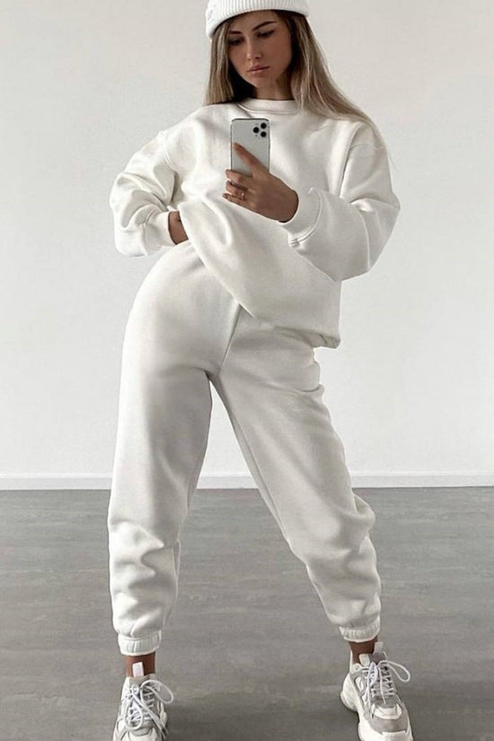 Fashionable Loose-fit Crewneck Sweatshirt With Long Sleeves And Casual Athletic Pants 