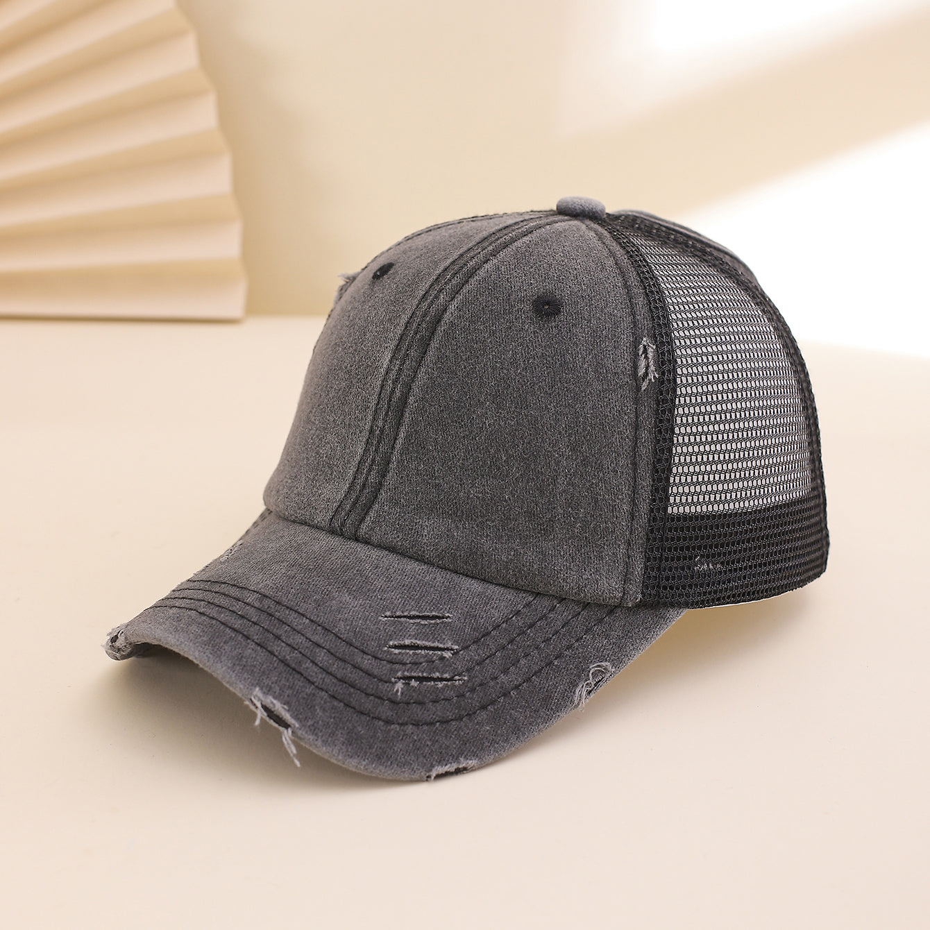 Solid-color, Frayed, Washed-out, Distressed, Mesh-patterned Cap - A Trendy, Youthful, Versatile Baseball Cap That Suits Both Daily Commuting And Outdoor Activities. 