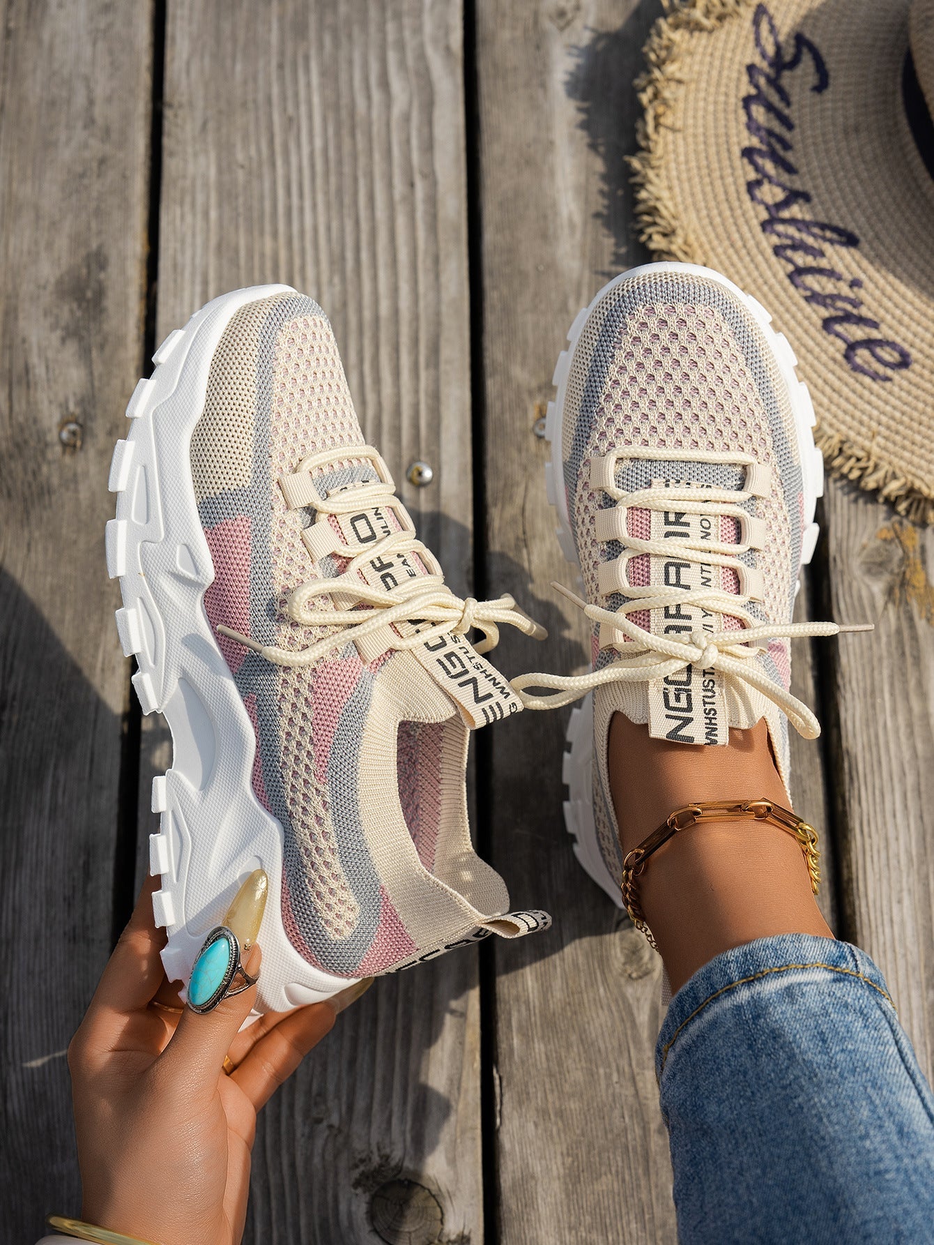 Women’s Lightweight Soft-Sole Casual Sports Sneakers 