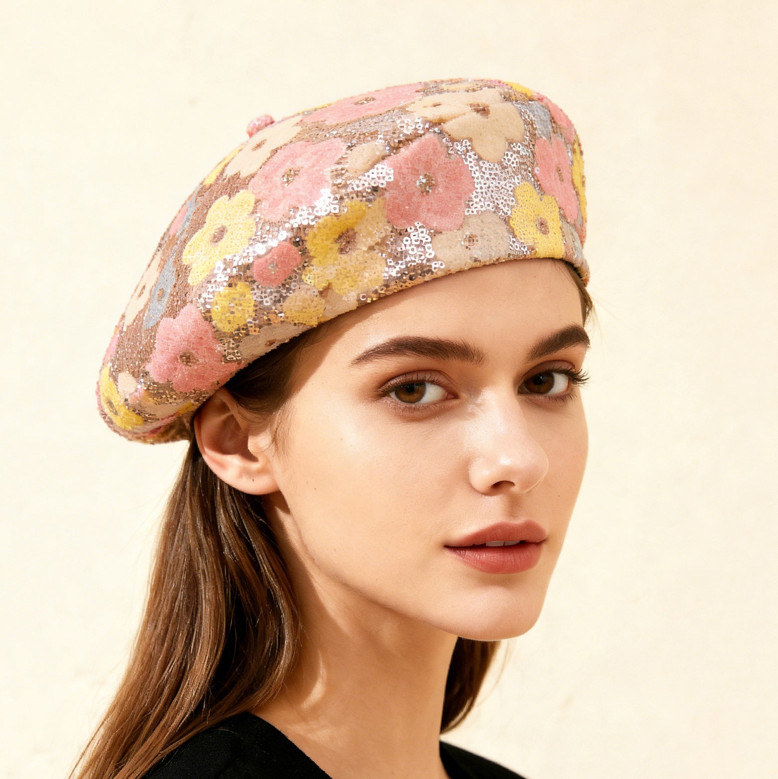 European And American Trendy Fashion Small Sequin Flower Beret, A Versatile Style That Suits All Occasions. A Painter's Hat, Perfect For Outdoor Photography. 